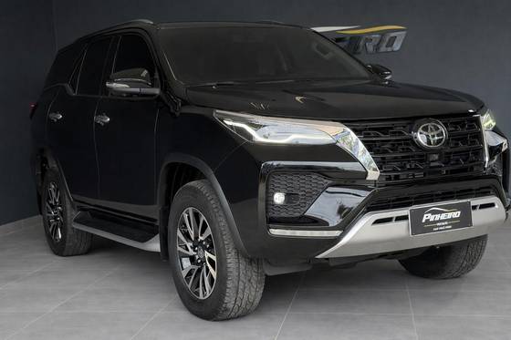 TOYOTA HILUX SW4 2.8 D-4D TURBO DIESEL SRX 4X4 AUTOMÁTICO
